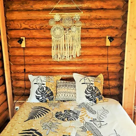 Landsted Magnifique En Rondins Avec Et Tipis En Plaine Nature Environnement Ressourcant Au Calme Vue Imprenable Lascaux Non Disponible Juillet Et Aout *