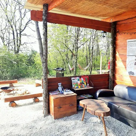 Casa di campagna Grand Tipis Confortable Et En Rondin Du Grand Peuch Lascaux En Périgord *