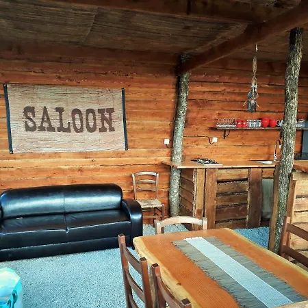 Casa di campagna Grand Tipis Confortable Et En Rondin Du Grand Peuch Lascaux En Périgord *