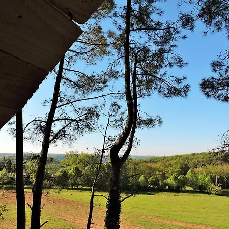 Magnifique En Rondins Avec Ou Sans Et Tipis En Plaine Nature Environnement Ressourcant Au Calme Vue Imprenable Lascaux Non Disponible Juillet Et Aout * Les Farges (Sarlat-la-Caneda)