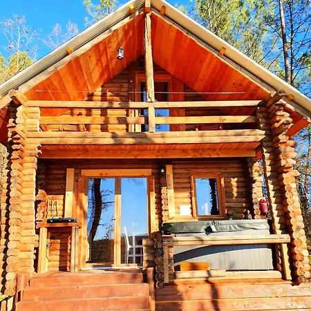 Casa di campagna Grand Tipis Confortable Et En Rondin Du Grand Peuch Lascaux En Périgord *