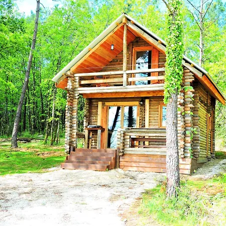 Magnifique En Rondins Avec Et Tipis En Plaine Nature Environnement Ressourcant Au Calme Vue Imprenable Lascaux Non Disponible Juillet Et Aout * Les Farges (Sarlat-la-Caneda)