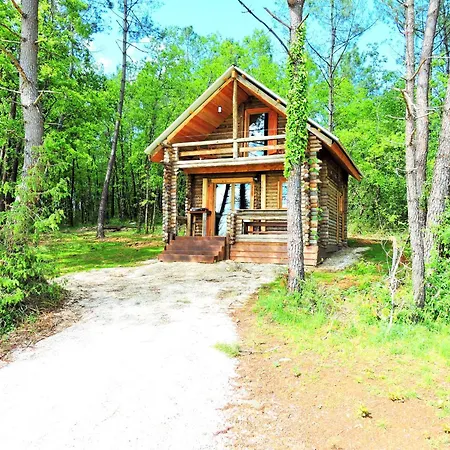 Casa di campagna Grand Tipis Confortable Et En Rondin Du Grand Peuch Lascaux En Périgord Les Farges (Sarlat-la-Caneda)