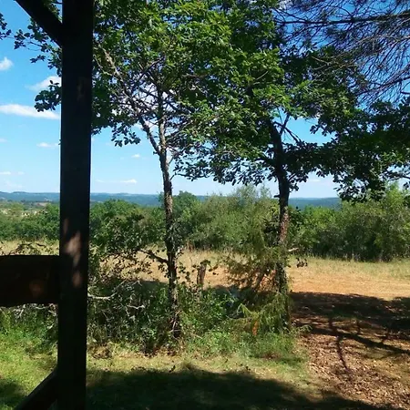 منزل ريفي Magnifique En Rondins Avec Ou Sans Et Tipis En Plaine Nature Environnement Ressourcant Au Calme Vue Imprenable Lascaux Non Disponible Juillet Et Aout