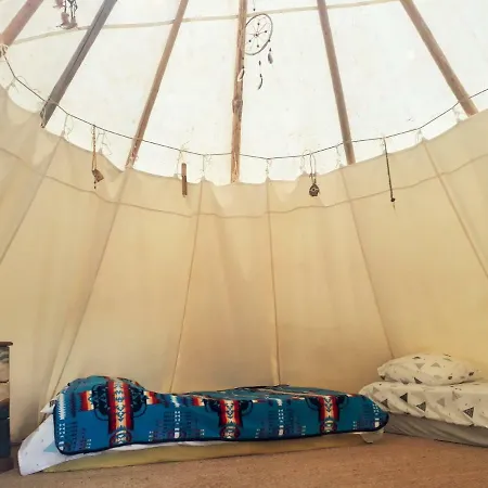 Magnifique En Rondins Avec Ou Sans Et Tipis En Plaine Nature Environnement Ressourcant Au Calme Vue Imprenable Lascaux Non Disponible Juillet Et Aout * Les Farges (Sarlat-la-Caneda)