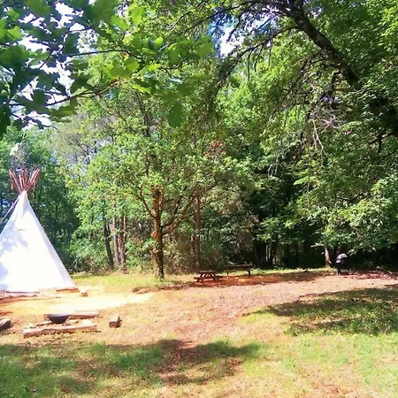 Grand Tipis Confortable Et En Rondin Du Grand Peuch Lascaux En Périgord Casa di campagna Les Farges (Sarlat-la-Caneda)