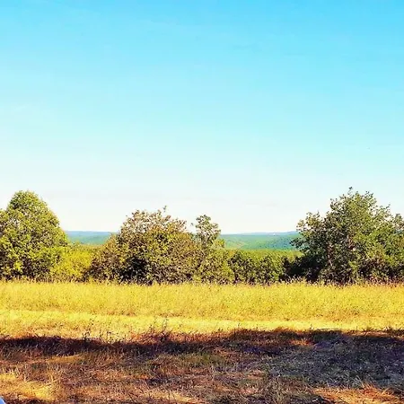 منزل ريفي Magnifique En Rondins Avec Ou Sans Et Tipis En Plaine Nature Environnement Ressourcant Au Calme Vue Imprenable Lascaux Non Disponible Juillet Et Aout