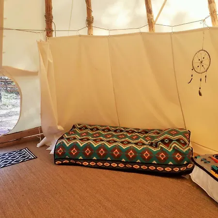 Grand Tipis Confortable Et En Rondin Du Grand Peuch Lascaux En Périgord Casa di campagna