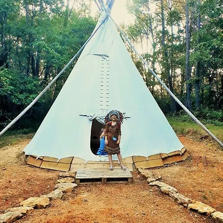 منزل ريفي Magnifique En Rondins Avec Ou Sans Et Tipis En Plaine Nature Environnement Ressourcant Au Calme Vue Imprenable Lascaux Non Disponible Juillet Et Aout *