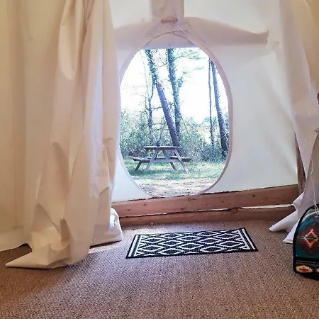 Magnifique En Rondins Avec Et Tipis En Plaine Nature Environnement Ressourcant Au Calme Vue Imprenable Lascaux Non Disponible Juillet Et Aout Landsted *