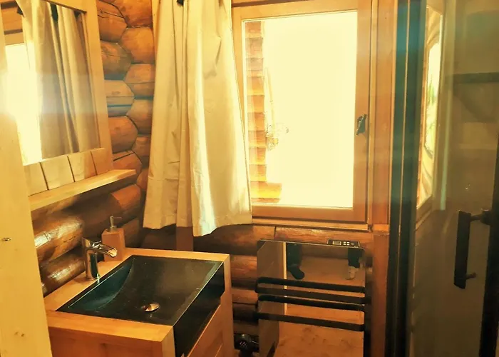 Magnifique En Rondins Avec Et Tipis En Plaine Nature Environnement Ressourcant Au Calme Vue Imprenable Lascaux Non Disponible Juillet Et Aout Venkovský dům