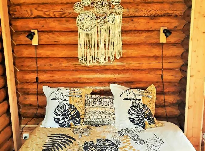 Venkovský dům Magnifique En Rondins Avec Et Tipis En Plaine Nature Environnement Ressourcant Au Calme Vue Imprenable Lascaux Non Disponible Juillet Et Aout *